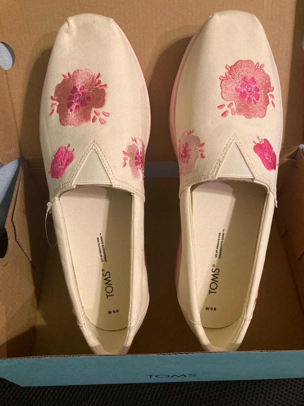 TOMS  Platform Slip-On Cream with Pink Floral Embroidery 9.5 NIB - Picture 3 of 5
